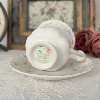 Taza y plato Royal Albert porcelana