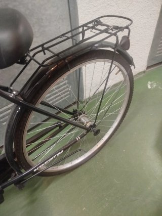 Bicicleta urbana con cesta