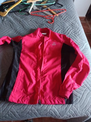 Cortavientos Ipso Rojo y Negro