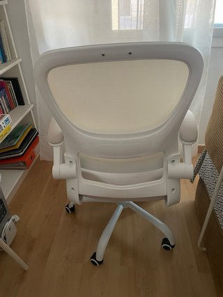 Silla ergonómica de escritorio beige