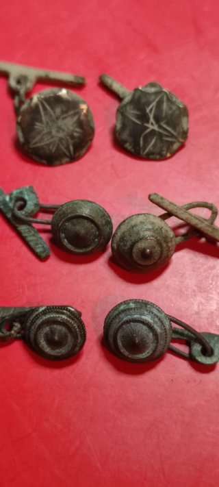 Botones antiguos de pasadorvariados S. XVII LOTE