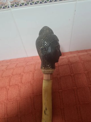 Bastón artesanal con cabeza de Buda