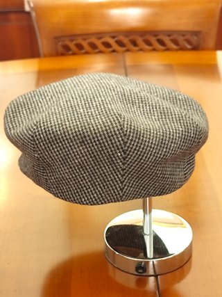 Gorra CASA YUSTAS T58 gris cuadritos negros