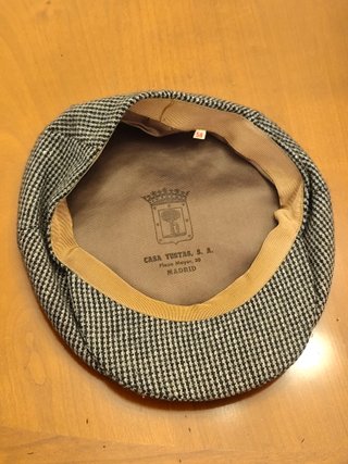 Gorra CASA YUSTAS T58 gris cuadritos negros