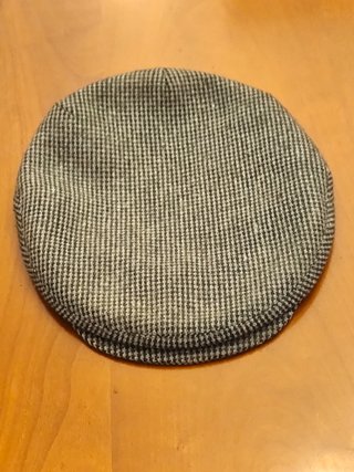 Gorra CASA YUSTAS T58 gris cuadritos negros