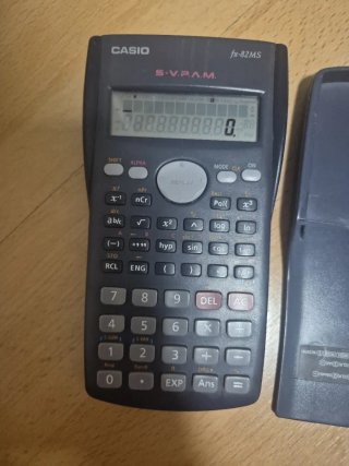 Calculadora Científica Casio FX-82MS