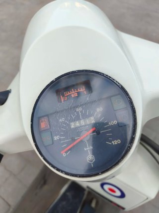 Vespa PK125 Blanca