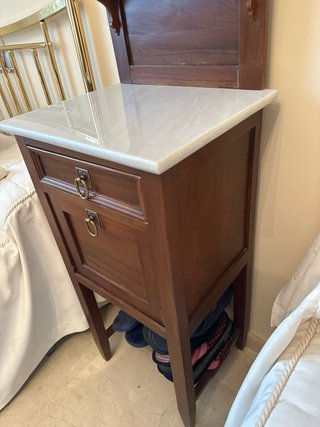 Tocador de madera antiguo