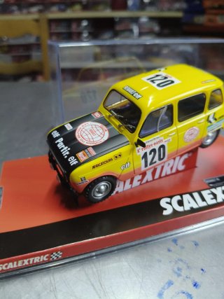 Scalextric Renault 4L Dakar 1979