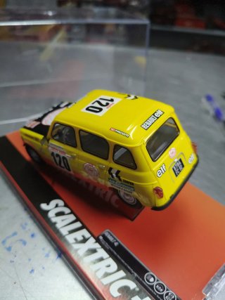 Scalextric Renault 4L Dakar 1979