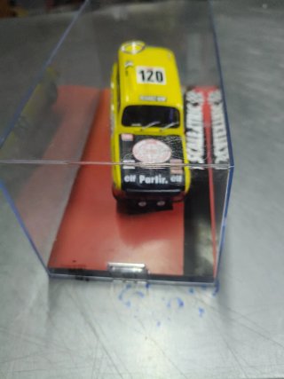Scalextric Renault 4L Dakar 1979