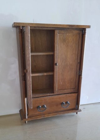 Miniatura mobile per casa delle bambole
