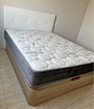 Canapé de madera y tela