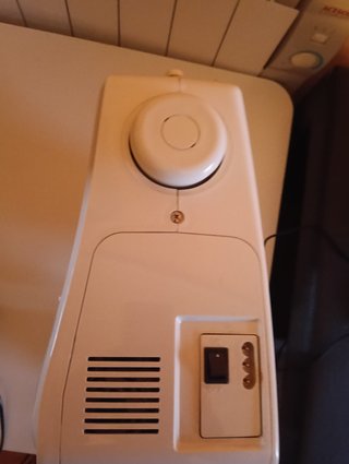Máquina de Coser Eléctrica Blanca