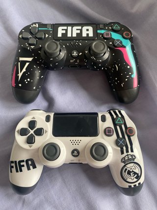 PS4 + 2 Mandos Personalizados + FIFA 23
