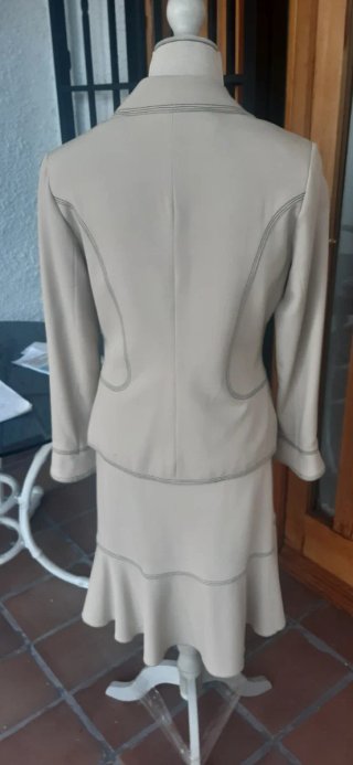 Traje de falda verano beige