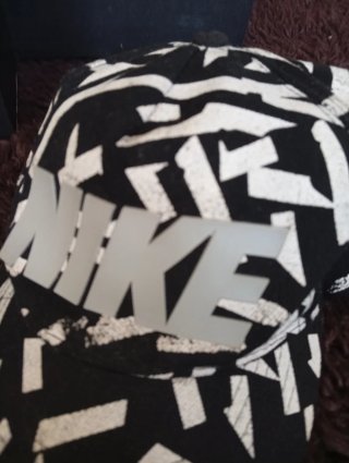 Gorra Nike Sportwear Negra y Blanca