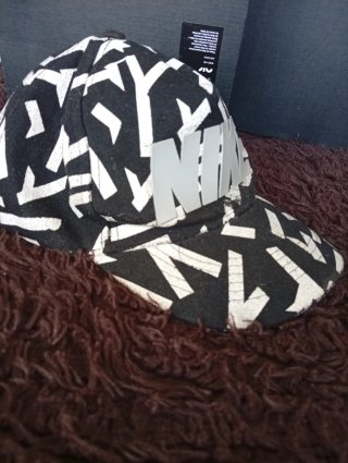 Gorra Nike Sportwear Negra y Blanca