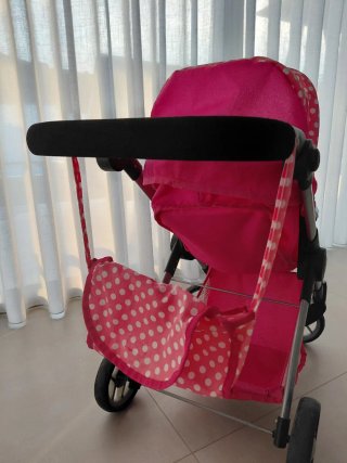 Cochecito de muñecas rosa con muñeca Nenuco