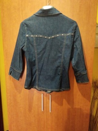 Chaqueta vaquera con adornos