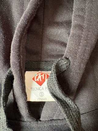 Sudadera New Balance Roja y negra sin marca