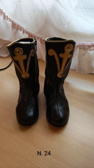 Botas niño Cristiano Villena Talla 24