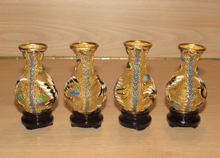 Set di 4 vasi cinesi in metallo traforato cloisonné anni '70