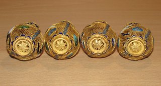 Set di 4 vasi cinesi in metallo traforato cloisonné anni '70
