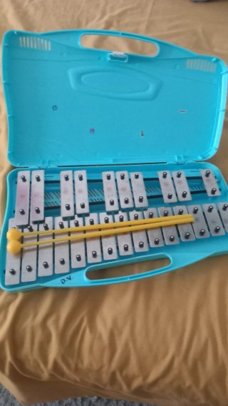 Xilófono infantil con baquetas