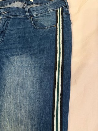 Pantalón vaquero chica con raya de color  lateral