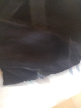 Bomber corta de pelo negro