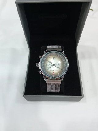 Reloj Elegante y Moderno con Caja