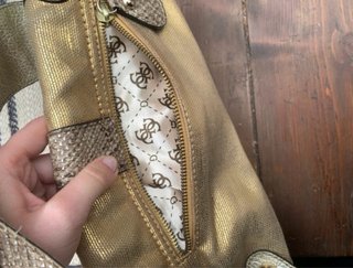 Bolso Guess Dorado Vintage Y2k Print