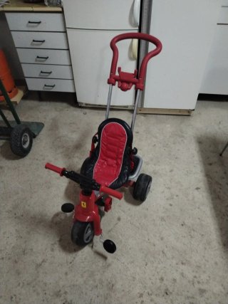 Triciclo Rojo Ferrari con Manillar