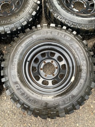 Juego 4 Llantas y Neumáticos Todoterreno