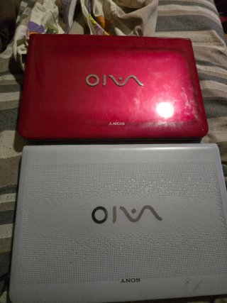 Sony Vaio blanco y rosa