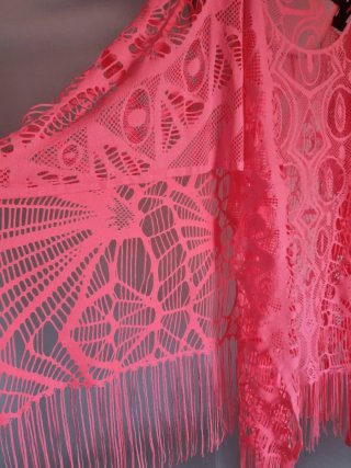 Copricostume rosa all'uncinetto