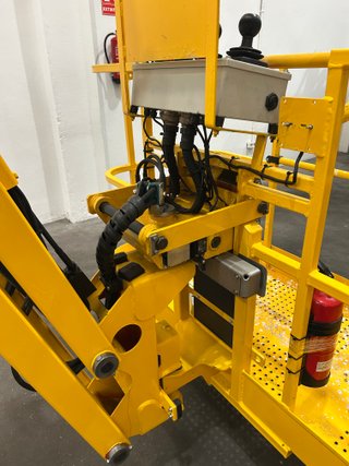 PLATAFORMA ELEVADORA HAULOTTE HA 16 SPX