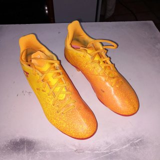 Sabates de futbol (botes).