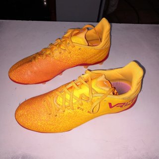 Sabates de futbol (botes).