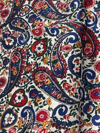 Foulard con fantasia floreale e paisley
