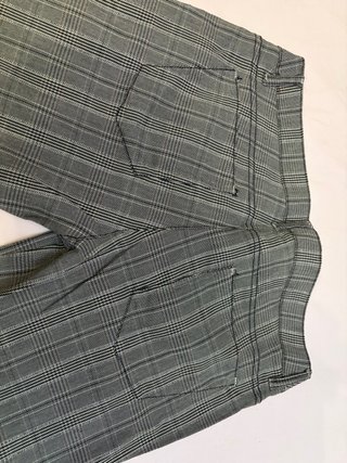 Pantalones pitillo de cuadros grises y negros