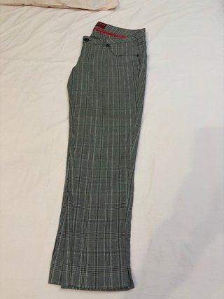 Pantalones pitillo de cuadros grises y negros