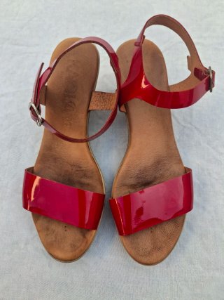 Sandalias rojas cuña N 39