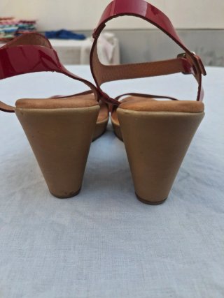 Sandalias rojas cuña N 39