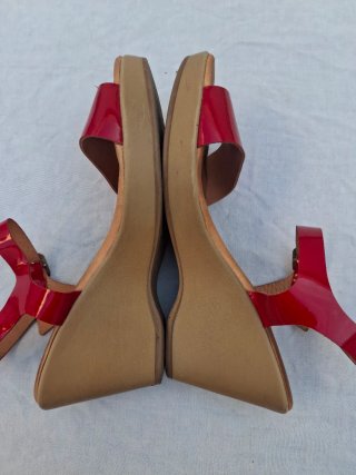 Sandalias rojas cuña N 39