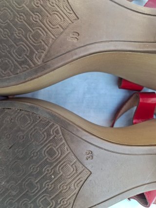 Sandalias rojas cuña N 39