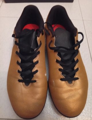Scarpe da calcio Adidas oro e nere