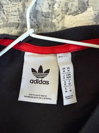 Camiseta Adidas Negra