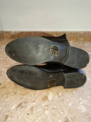 Botas altas de piel negras